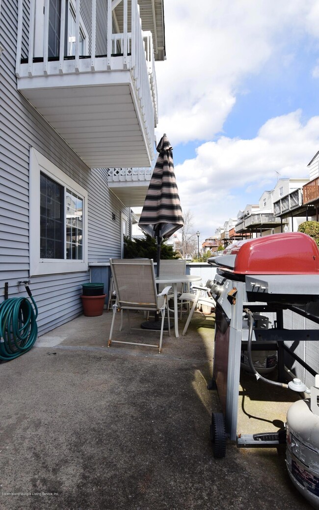 49A Country Dr E unit 67, Staten Island, NY 10314 - photo 2