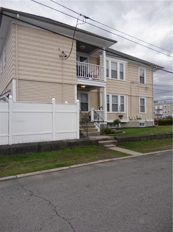 15 Norris Ave, Pawtucket, RI 02861 - photo 2