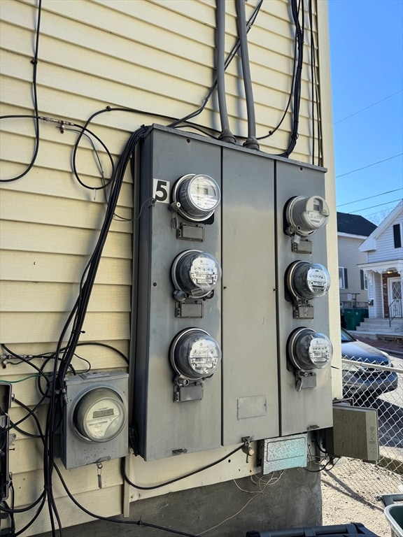 28 Grand St, Lowell, MA 01851 - photo 3