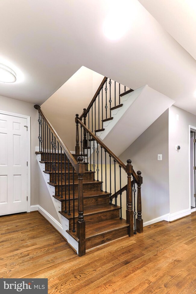 2091 Hopewood Dr, Falls Church, VA 22043 - photo 3