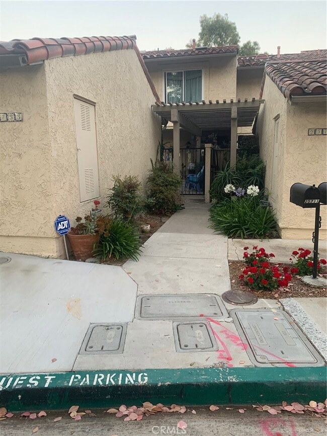 EXTERIOR  ENTRANCE      GUEST PARKING  SPACE FOR YOUR GUEST