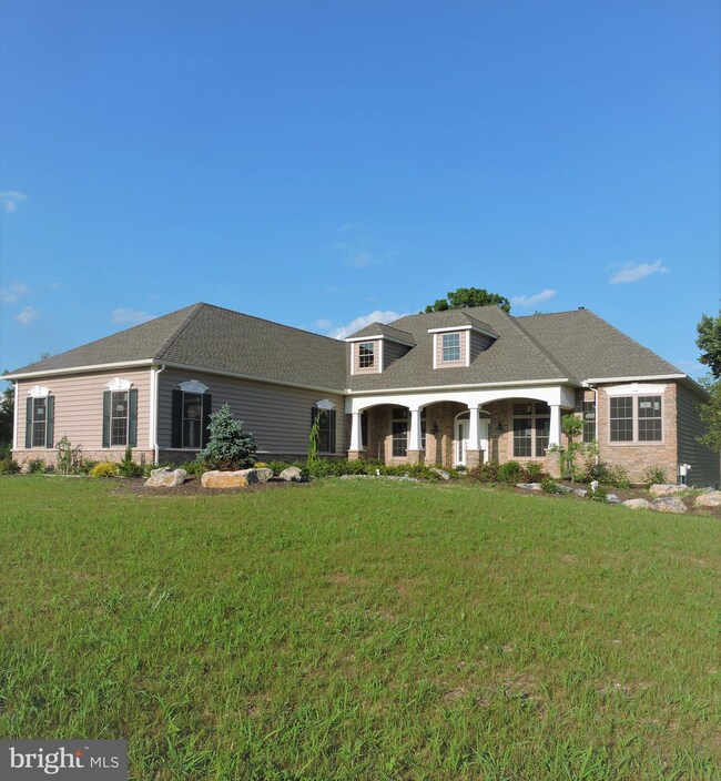 6 Foxgrove Dr unit 29, Sinking Spring, PA 19608 - photo 2