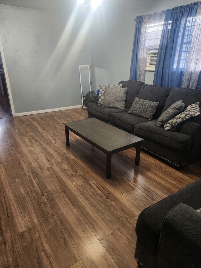 9212 Weedy Ln, Houston, TX 77093 - photo 3