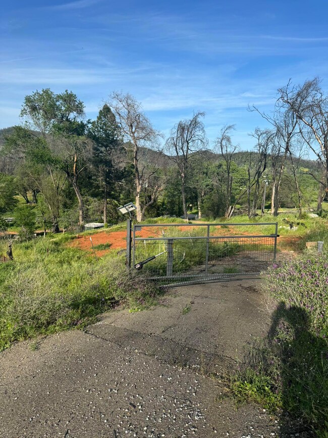 13961 Shangrila Dr, Redding, CA 96003 - photo 2