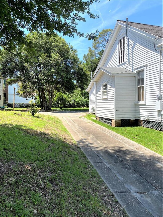 710 State St, Natchez, MS 39120 - photo 2