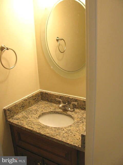 118 Hatenback Ct, Sterling, VA 20164 - photo 7