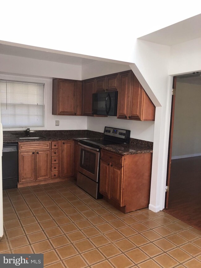 3907 Wakefield Ln, Bowie, MD 20715 - photo 2