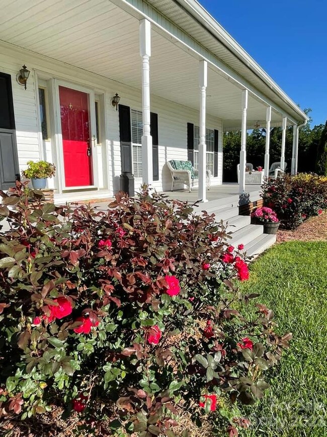 337 Laurel Creek Rd, Statesville, NC 28625 - photo 2