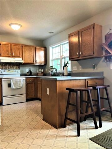 lots of cabinets, eat at bar in kitchen