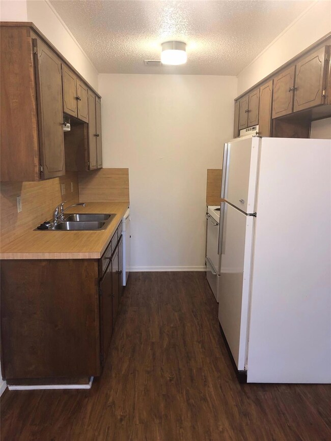 511 W Oak St unit 2, Weatherford, TX 76086 - photo 7