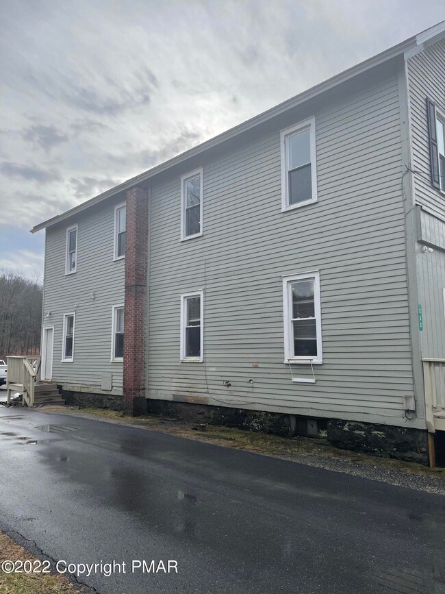 222 Learn Rd unit 2nd Fl, Tannersville, PA 18372 - photo 4