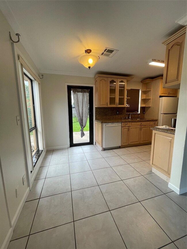 6101 NW 18th St, Margate, FL 33063 - photo 7