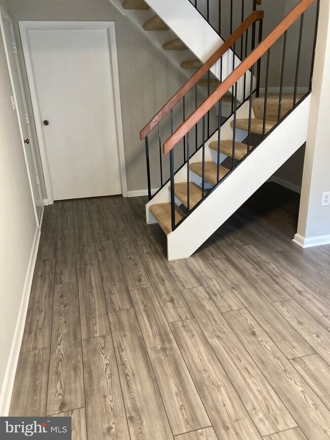 3044 Mission Square Dr, Fairfax, VA 22031 - photo 2