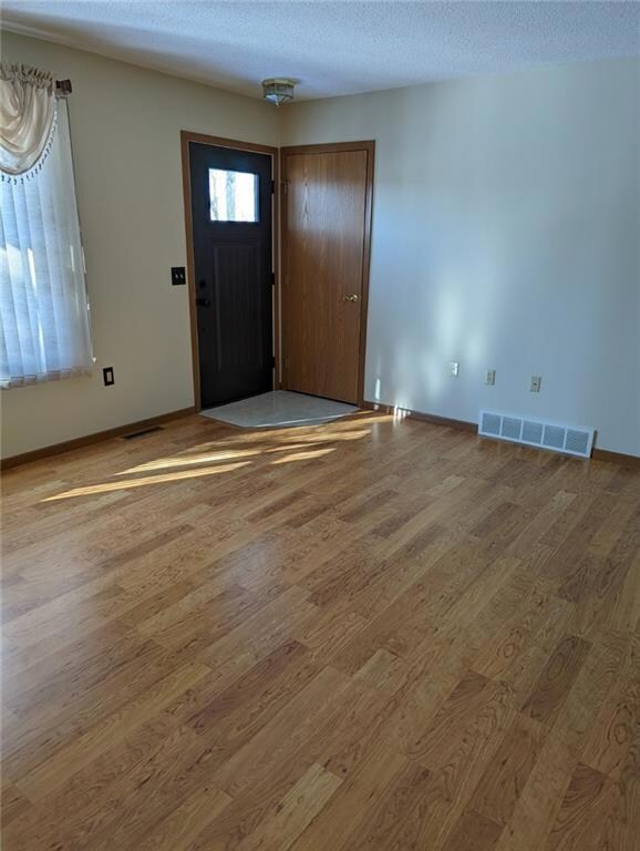 3633 Oak Tree Ln unit Bld 4, unit 2, Eau Claire, WI 54701 - photo 4