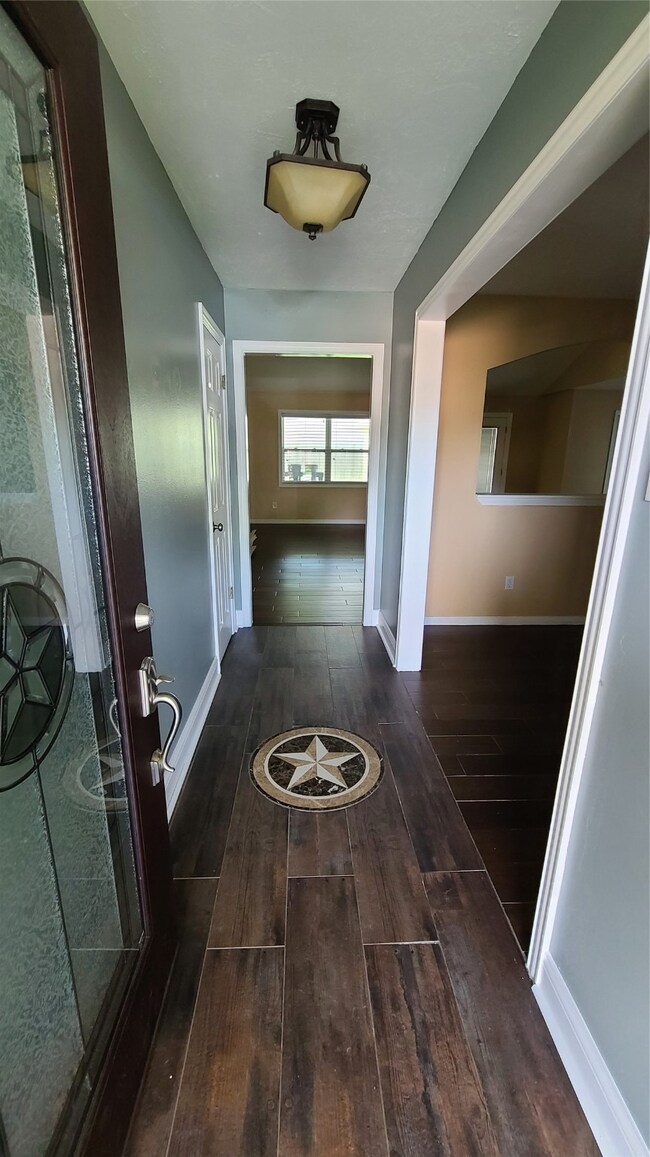 9710 Kirkfalls Dr, Houston, TX 77089 - photo 4