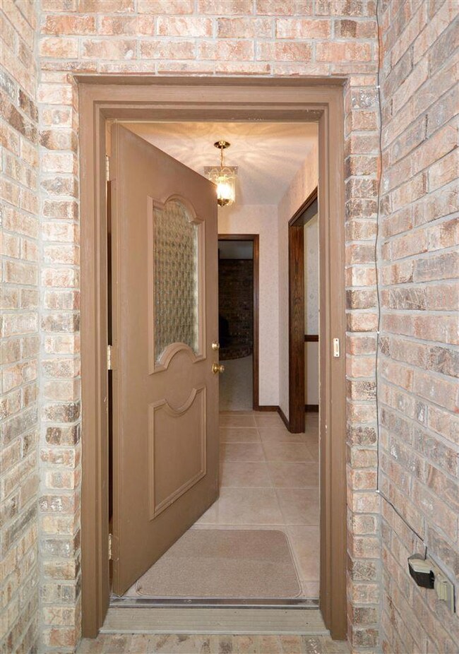 Formal DR to right, BRs to left, FR straight ahead