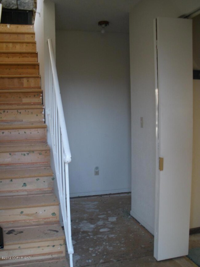 Entry & Hallway to bedrooms