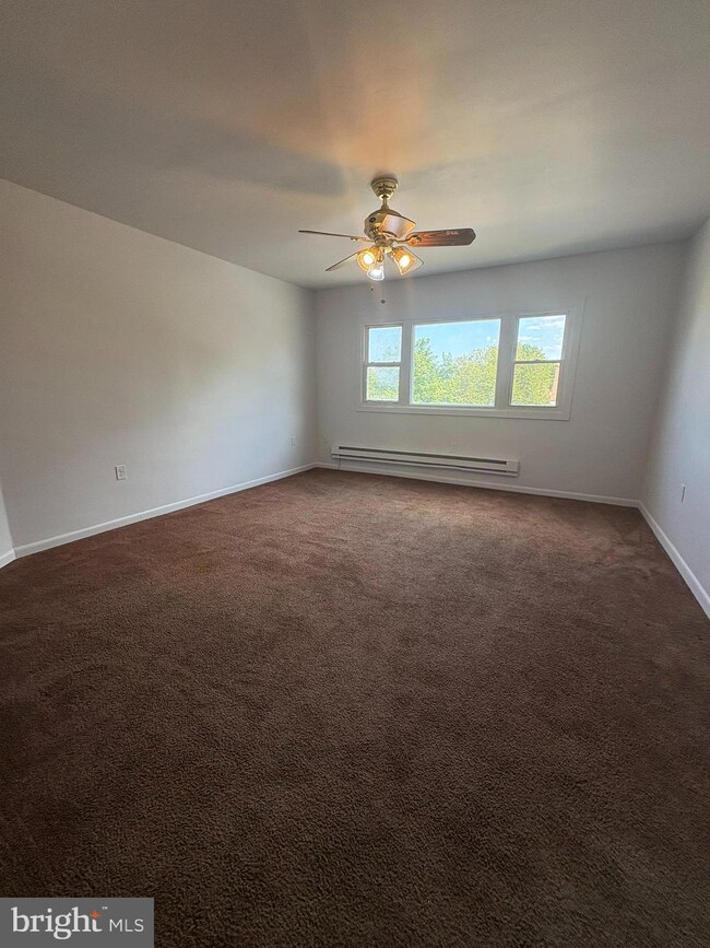 906 Argus St unit 2ND FLOOR, Bethlehem, PA 18015 - photo 7