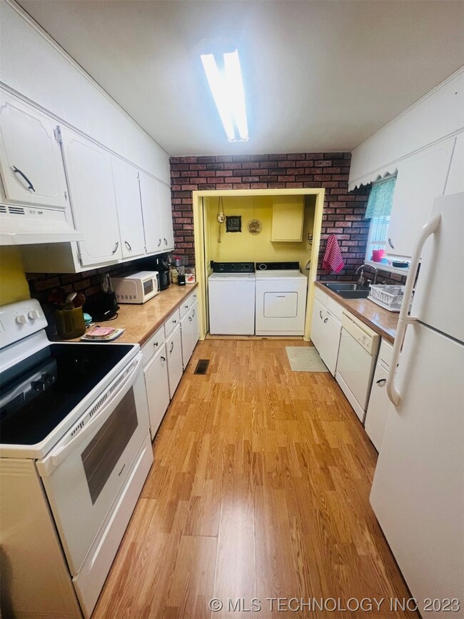 901 Cherokee St, Vian, OK 74962 - photo 6