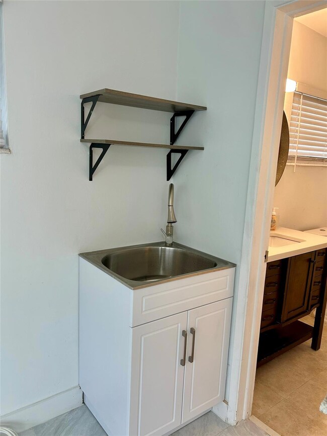 1301 SE 22nd Ave unit 4, Pompano Beach, FL 33062 - photo 5