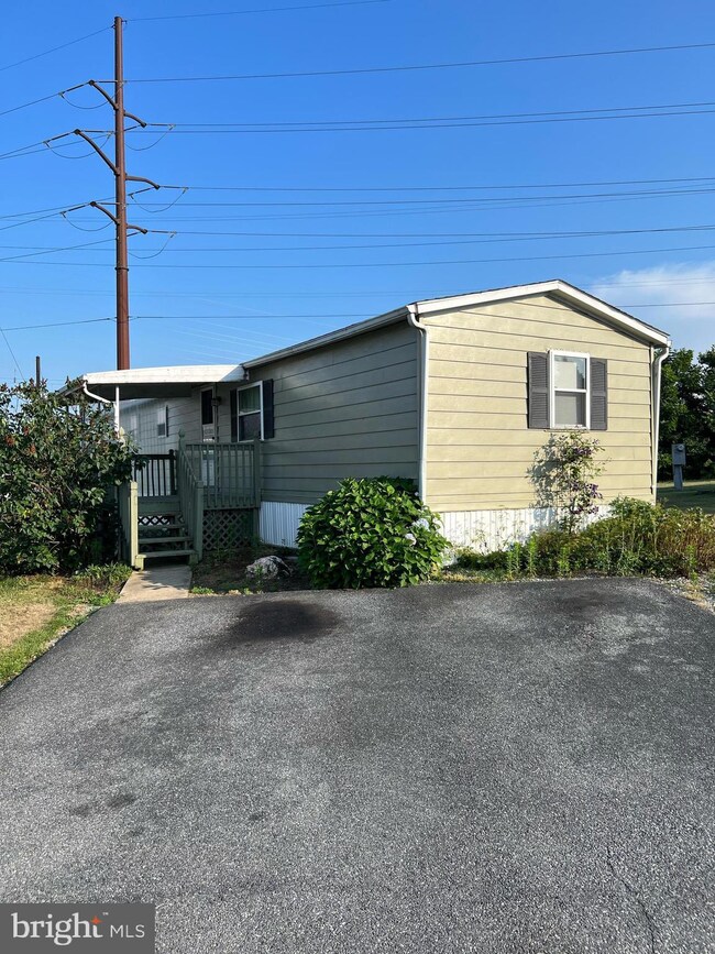 49 Penn Court Dr, Mount Joy, PA 17552 - photo 2