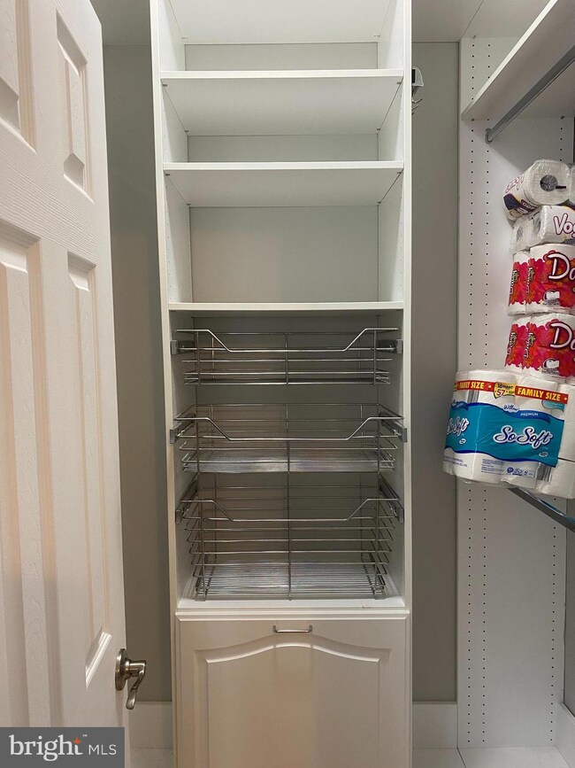 14314 Climbing Rose Way unit 106, Centreville, VA 20121 - photo 3