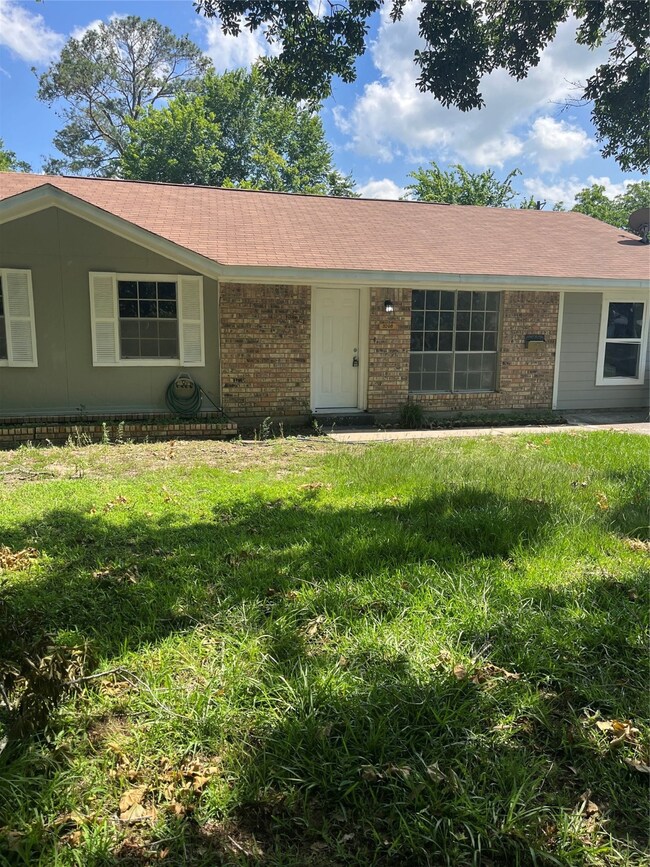 3208 14th St, Bay City, TX 77414 - photo 2