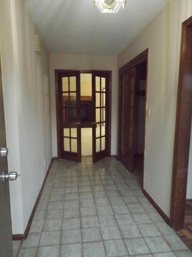 2049 Willow Glen Ln, Columbus, OH 43229 - photo 3