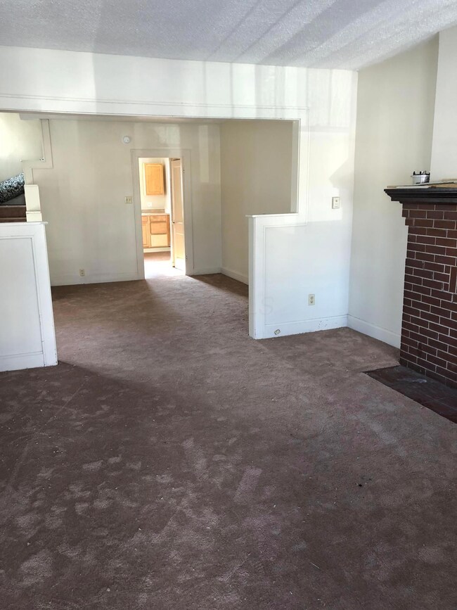 1119-21 E 18th 3