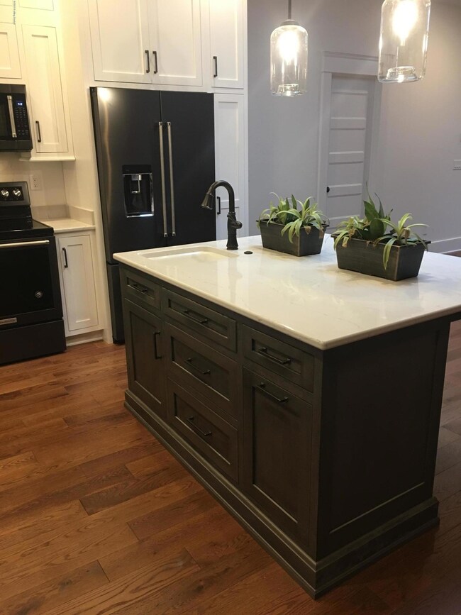 Kitchen island/bar