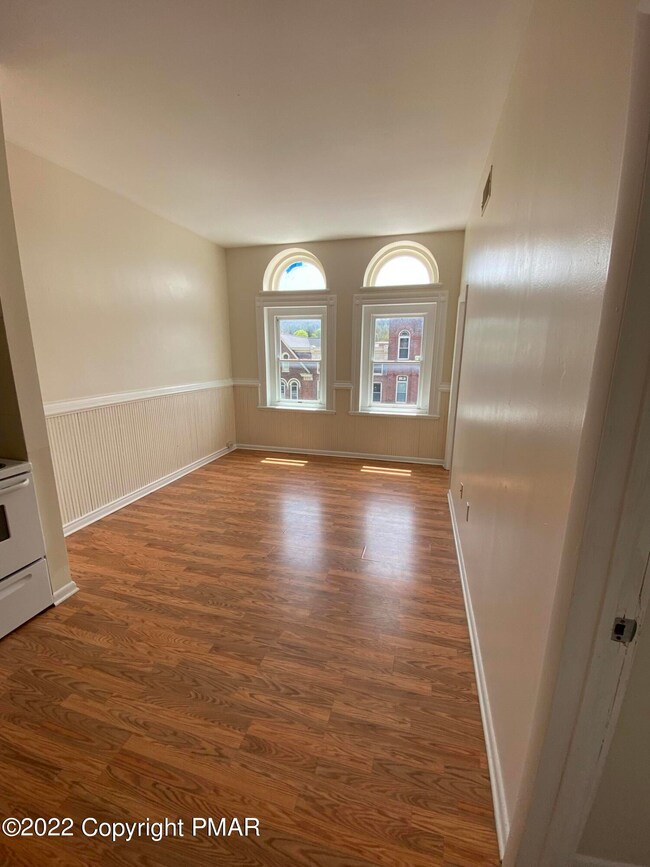 584 Main St unit 8, Stroudsburg, PA 18360 - photo 4