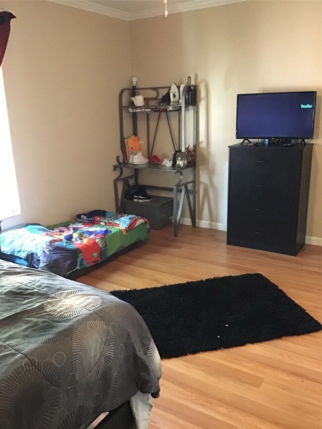 6810 Covington Dr, Houston, TX 77091 - photo 7