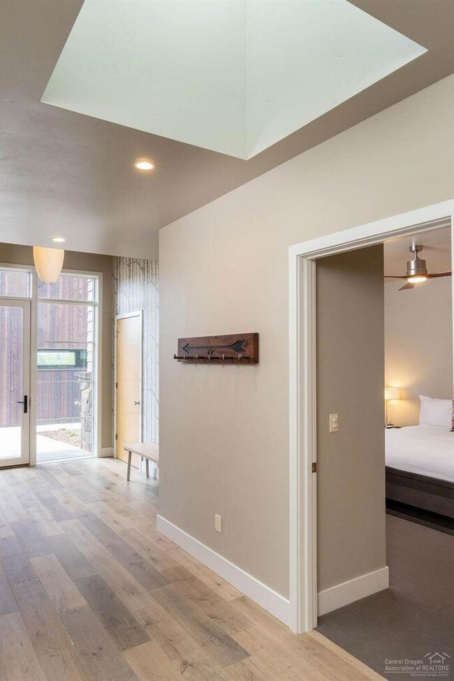 19220 Gateway Loop, Bend, OR 97702 - photo 4