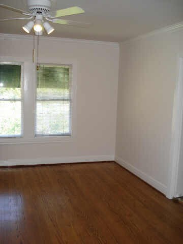 Formal dining room w/serving door to kitchen, refi