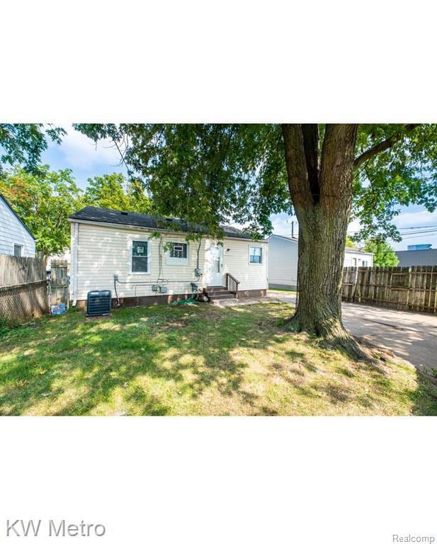 11330 Chalmers Ave, Warren, MI 48089 - photo 4