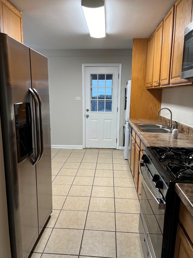 2300 Central Rd, Rolling Meadows, IL 60008 - photo 6