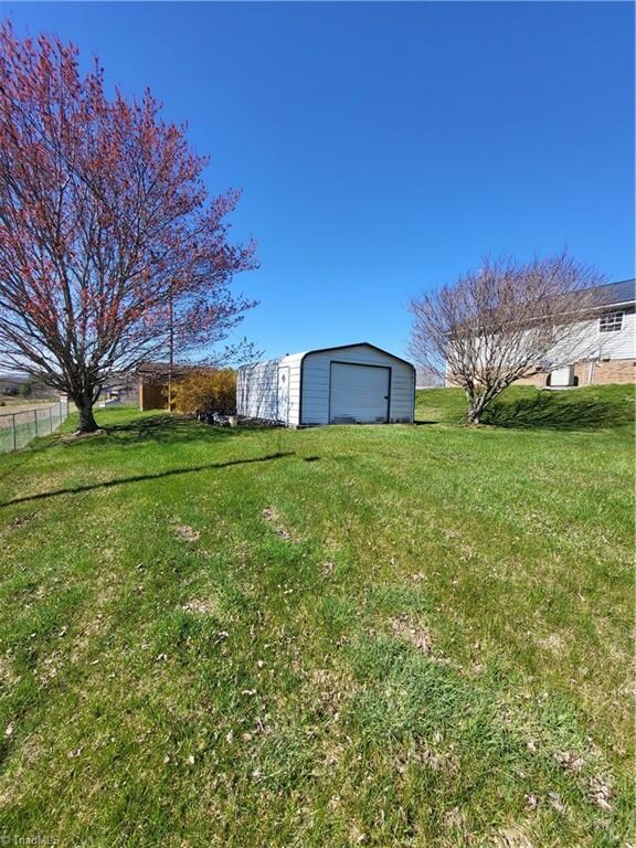 558 Wildcat Rd, Deep Gap, NC 28618 - photo 3