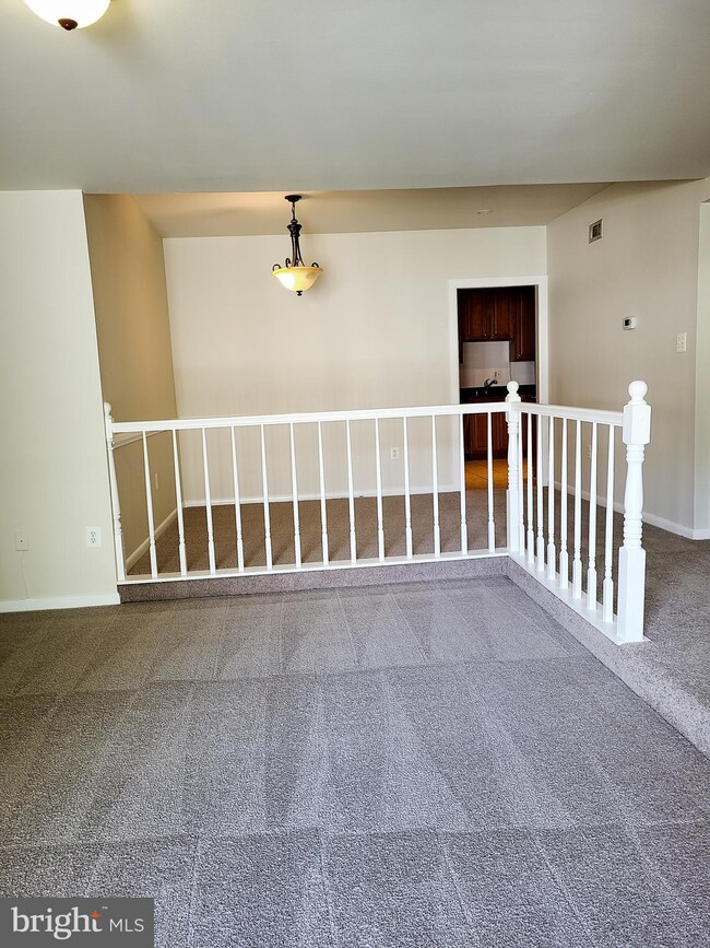 12870 Cara Dr unit 31C, Woodbridge, VA 22192 - photo 2