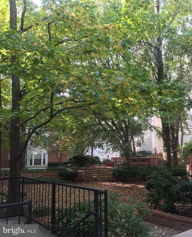 1524 Lincoln Way unit 120, McLean, VA 22102 - photo 4