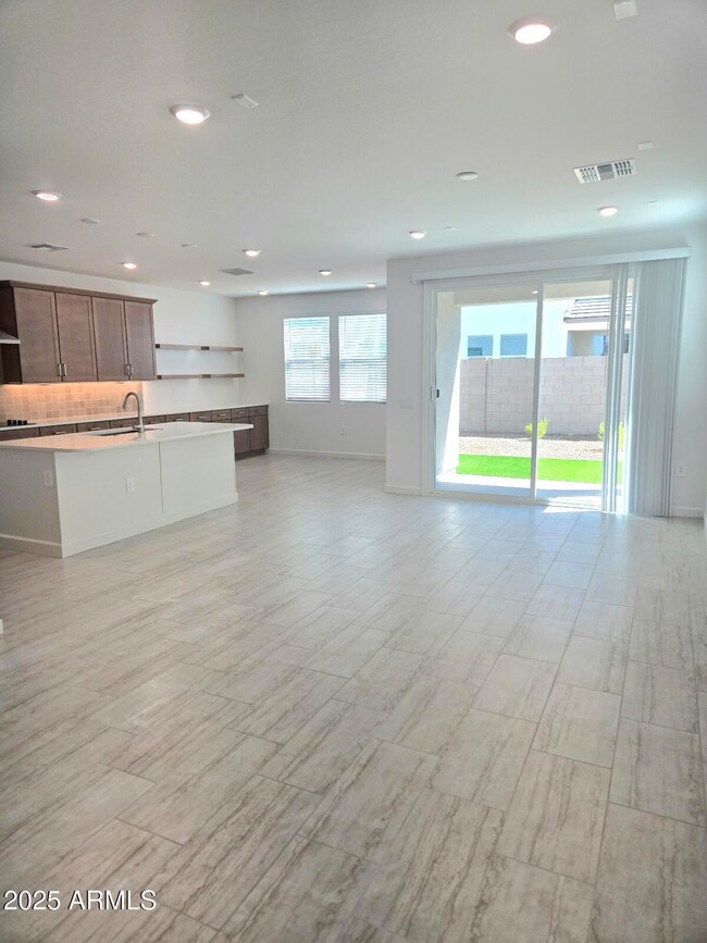 9816 S 11th Place, Phoenix, AZ 85042 - photo 5