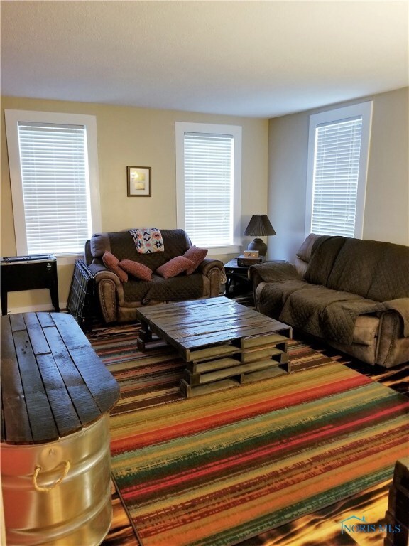 846 Pemberville Rd, Woodville, OH 43469 - photo 2