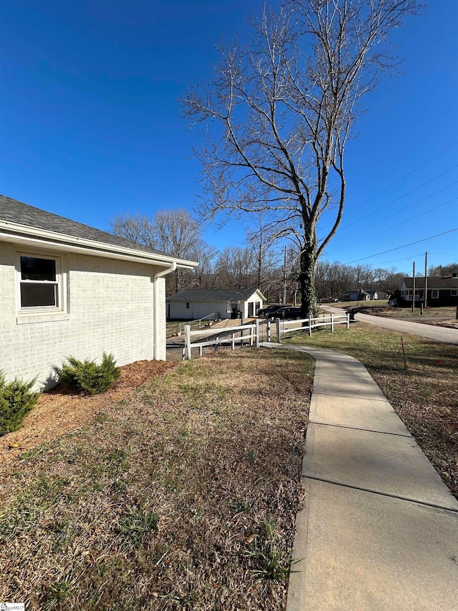 190 Seay Rd, Boiling Springs, SC 29316 - photo 4