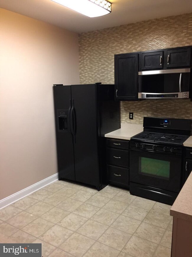 821 Oyster Ct, Odenton, MD 21113 - photo 2