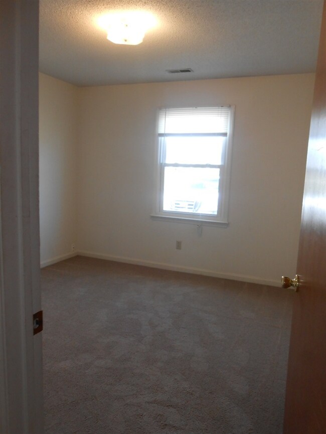 104 Stallion Dr, Jacksonville, NC 28540 - photo 4