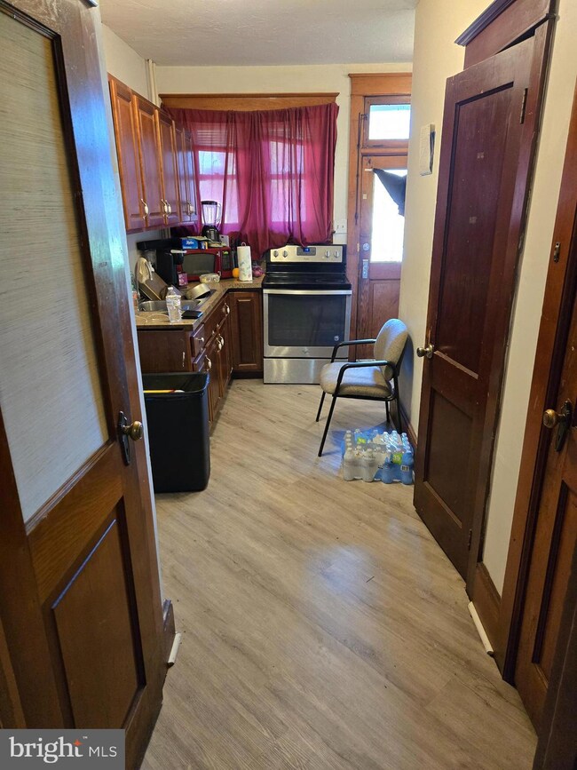 825 S Queen St, York, PA 17403 - photo 5