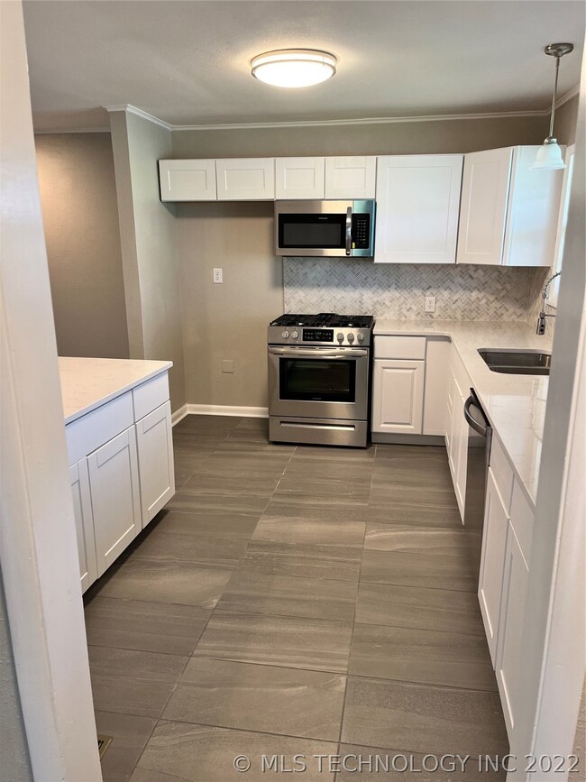 Kitchen, appliances, new cabinets