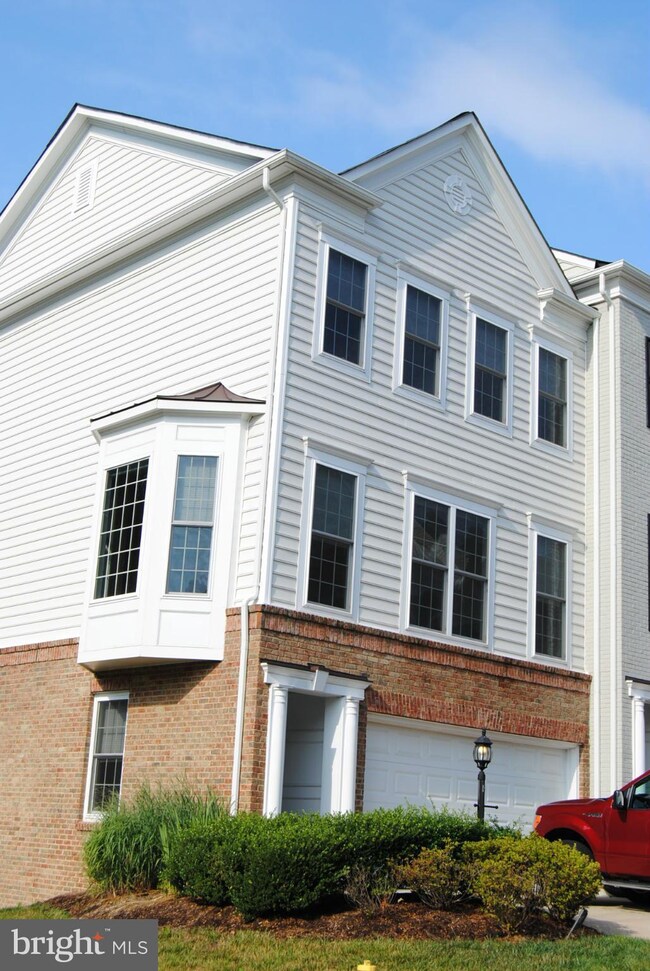 2162 Oberlin Dr unit 143A, Woodbridge, VA 22191 - photo 2