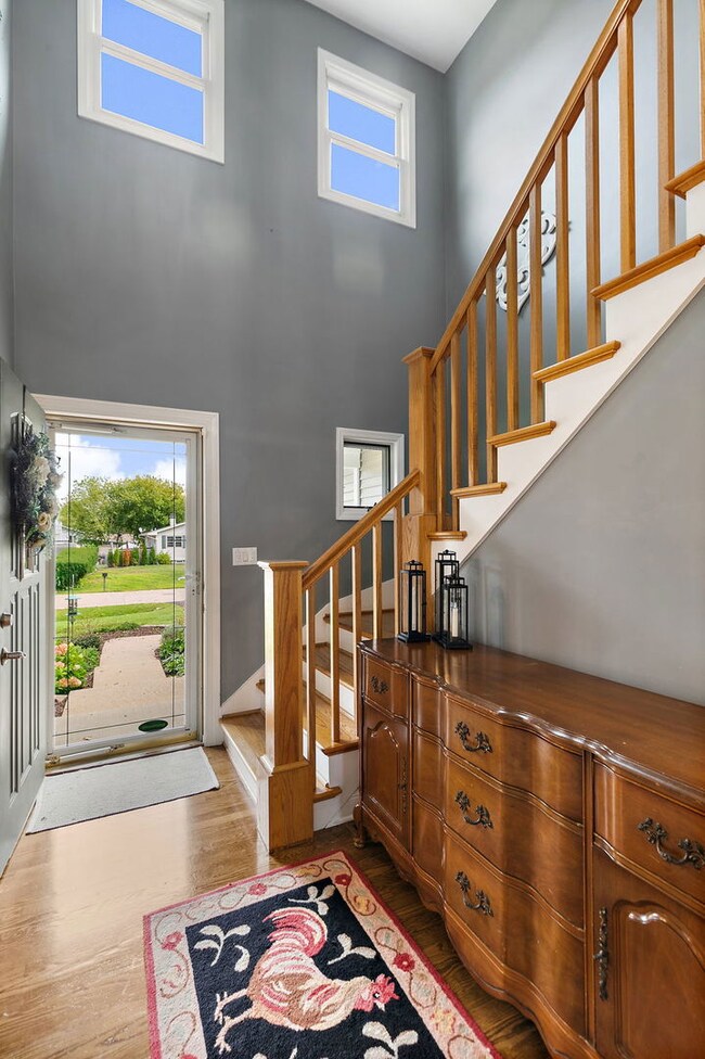 811 Carol Ave, McHenry, IL 60050 - photo 2