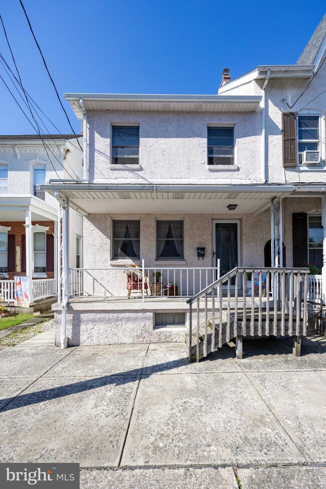 404 E 4th St, Boyertown, PA 19512 - photo 2