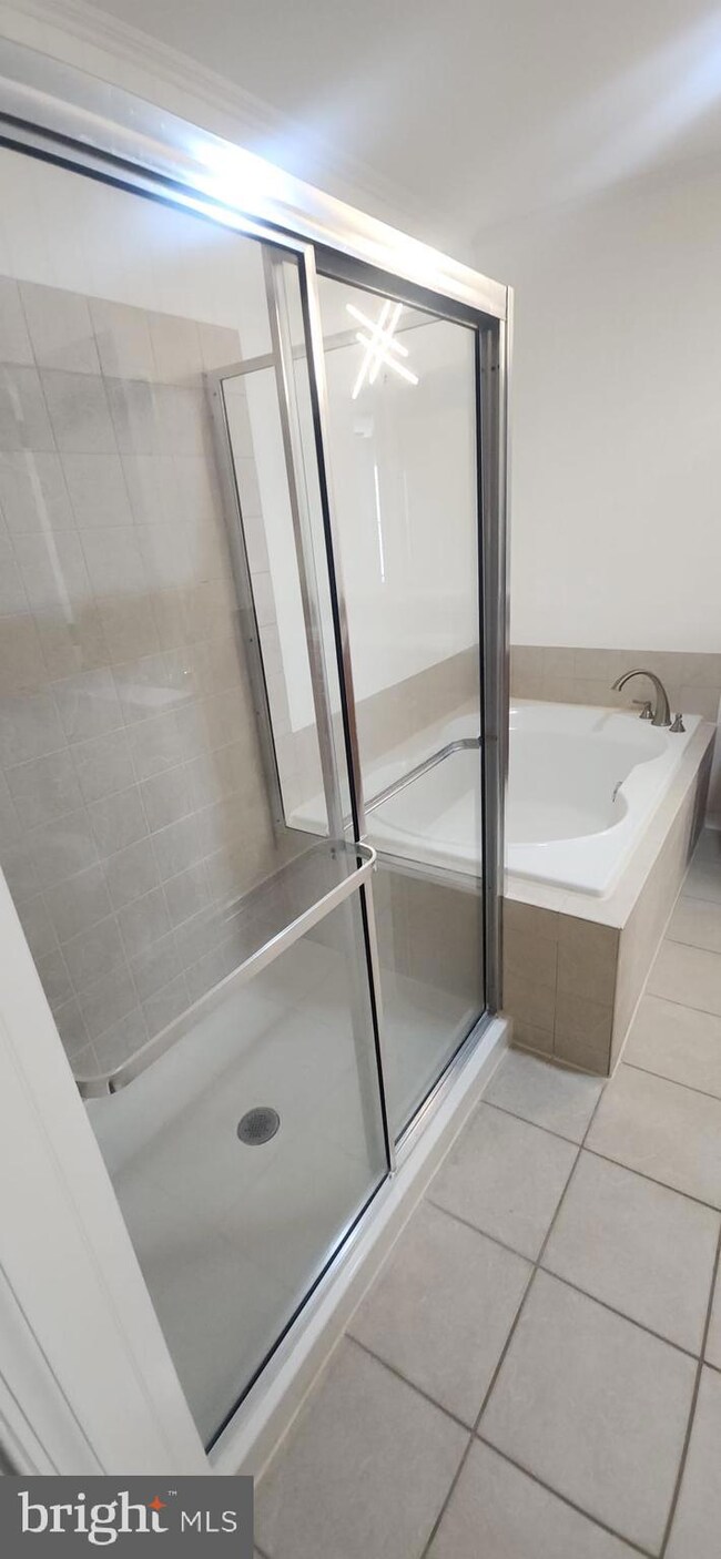 107 Swallow Pointe Ct, Frederick, MD 21702 - photo 3